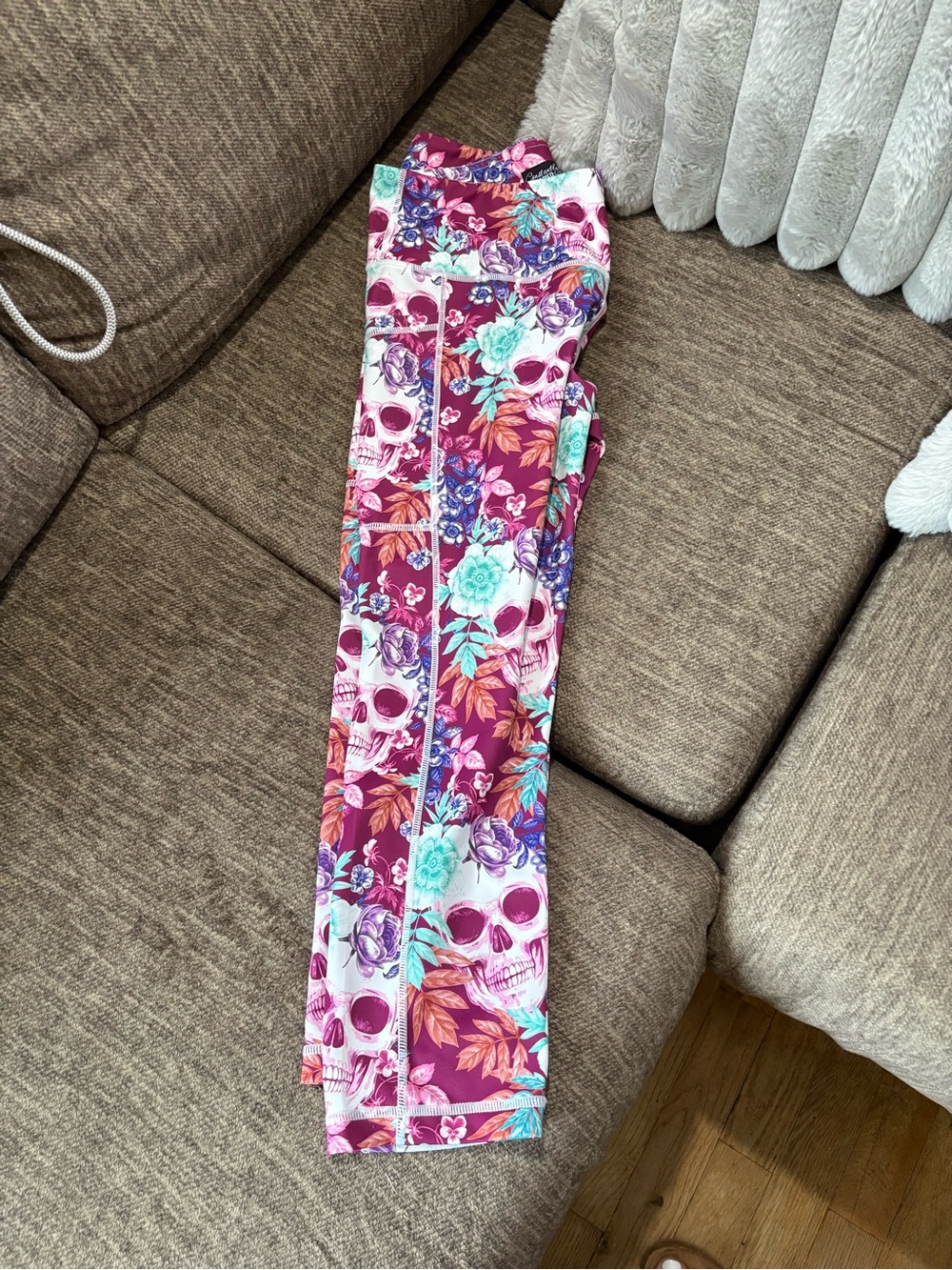 Constantly Varied Gear (CVG) “Tropiskull” capris leggings in size Medium NWOT